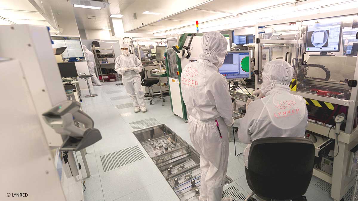 At LYNRED, world leader in the development and production of high quality infrared technologies, working in a clean room equipped with Infodream's Qualaxy SPC software